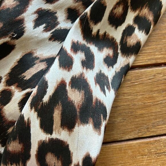 Victoria's Secret Medium Leopard Print Pajama Top - Flawed Missing Buttons - Picture 7 of 12